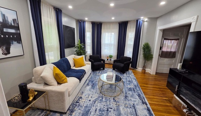 Stylish 2BR Sleeps 6 Near Gillette, Boston & Providence