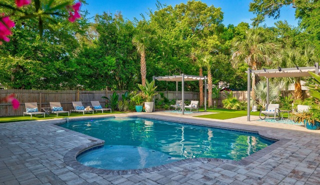 Stylish Beach Home With Pool & Putting Green