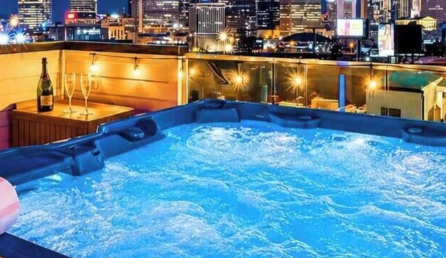 Summer rooftop hot tub, karaoke lounge, double decks near Broadway