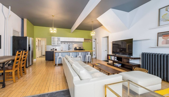 Sunny 16BD Group Getaway w/Arcade, Theater, Event Venue