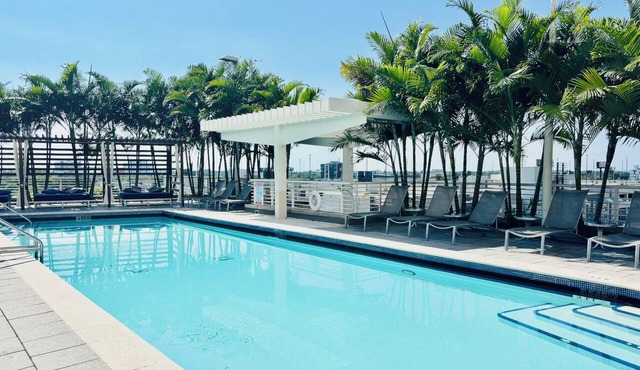 ☀ Sunset Views Pristine Rooftop Pool & Lounge Chic MIA Parking Included