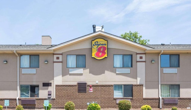 Super 8 by Wyndham Hampton