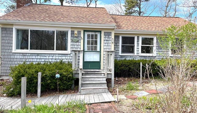 Sweet Cape Cod Cottage Close to Beaches, Cape League Baseball and Ice Cream