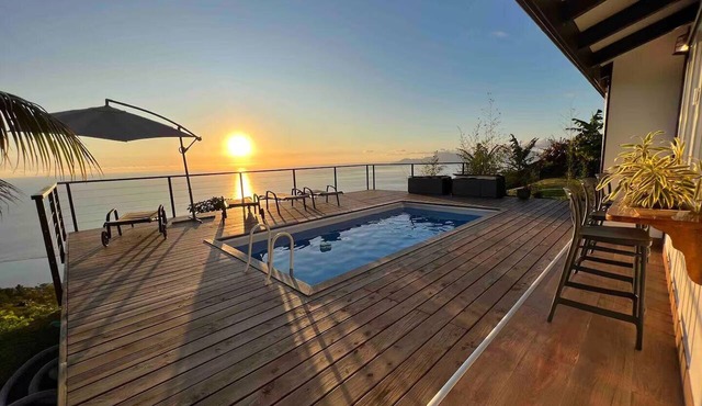 Tahiti Secret Heights, Views of Moorea, Heated Pool, Air Conditioning, Free Pickup and Drop-off