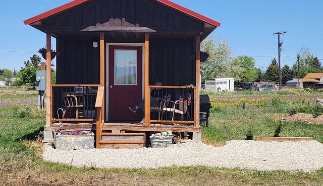 The Bunkhouse Tiny home with a farm feel.with WiFi,and AC.