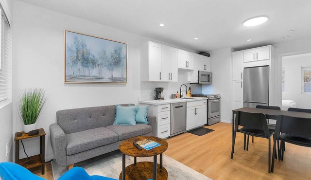 The Cloudbreak Townhome - 88 Walkscore!