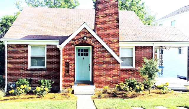The Cordelia - Cozy Cottage in 12 South