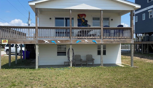 The cozy Light House Cottage is ocean front with 2 bedrooms - sleeps 6 - 2 baths