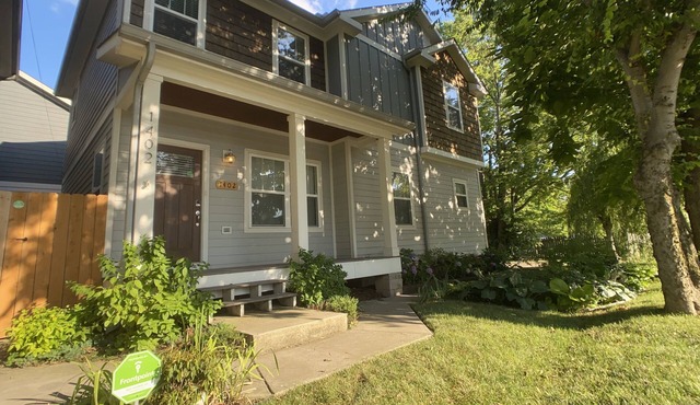 The Nations Home Close to Downtown