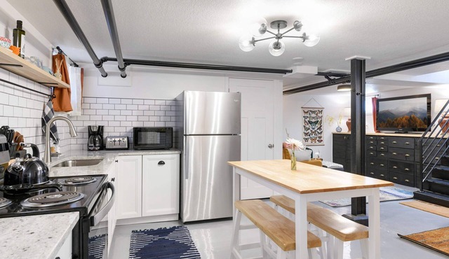 The Nook Studio Apartment - Centrally located in the Twin Cities!