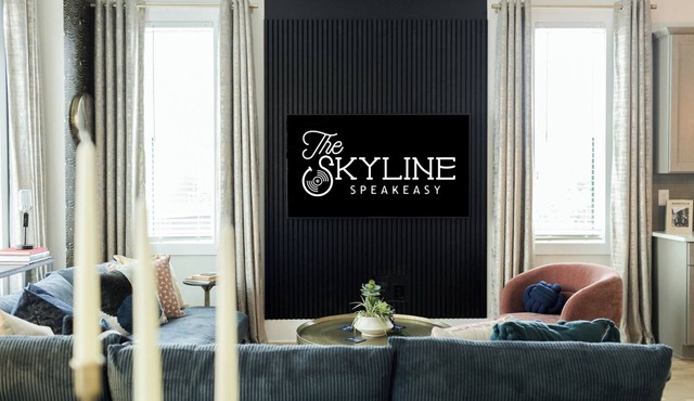 The Skyline Speakeasy! Rooftop Hot Tub, Glam Stations, Sleeps 12