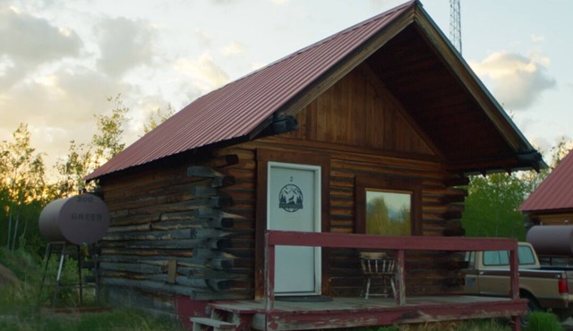 The Wolf Waystation — Rustic Cabin with Sauna