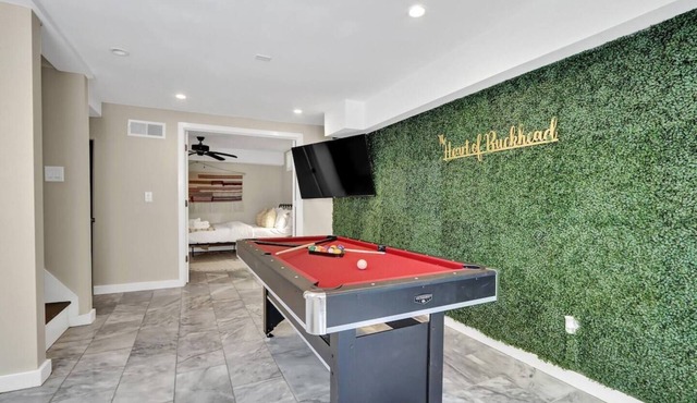 This house is a 5 bedroom(s), 5.5 bathrooms, located in Atlanta, GA.