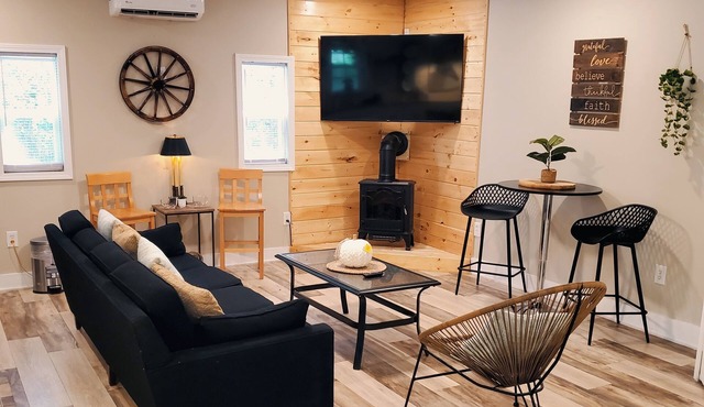 Tiny house studio in woods, accommodates 4 people total!