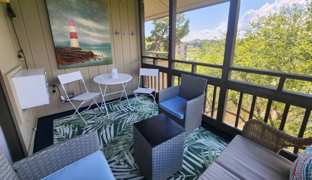 Top floor, Mariner's Cove, Overlooks the Marsh, 2 balconies, 2 Q beds, sleeps 6