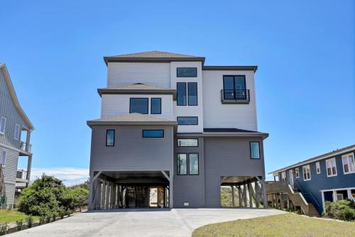 Topsail Sanctuary - Oceanfront new build with a pool and hot tub