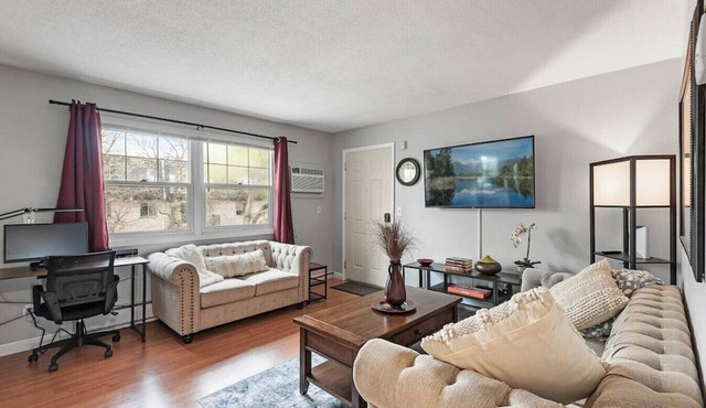 Tranquil 2BR Apt Mpls - 8075 Apt 3