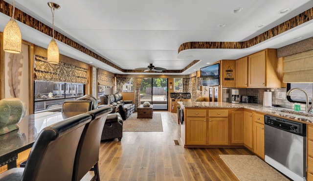 Tranquil Waterside Escape: TALES Premier Houseboat Rental on Center Hill Lake