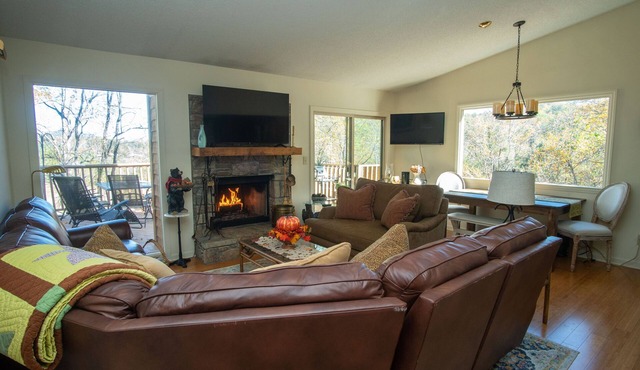 Treehouse serenity, access to RB Resort amenities, Dog friendly.