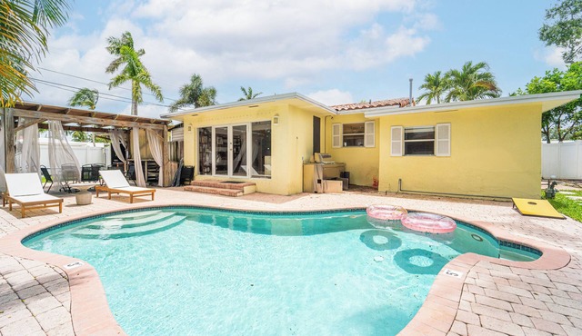 Tropical 4Bedroom Villa w Pool