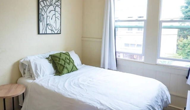 Tropical Hilo Retreat, 2-Bed Heart of Hilo