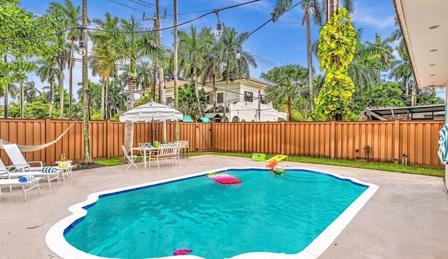 Tropical Oasis w pool 10mins airport-5mins Beach