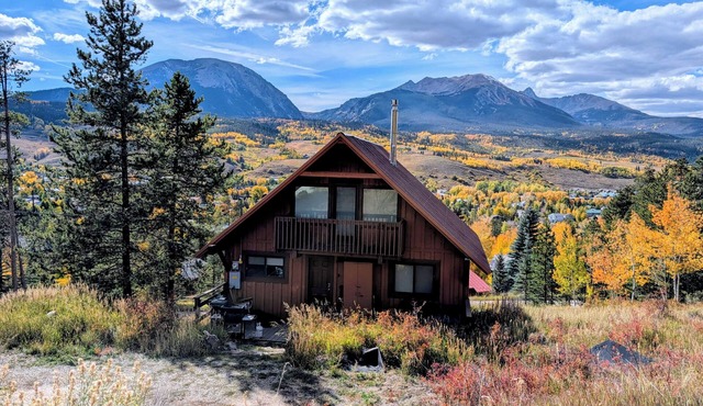 Truly adventurous? Cozy cabin vibes with town & trails just minutes away!