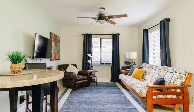 Two blocks from Beach - Walk to the water!
