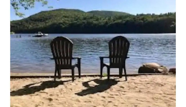 Updated 4br home located 10 mins from Lake George