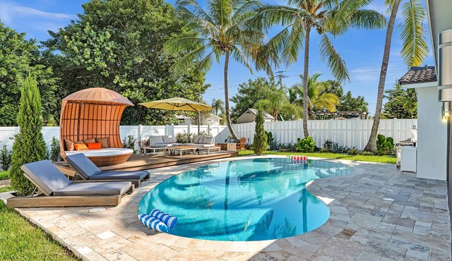 Upscale Hollywood Oasis | Heated Pool & Fire Pit