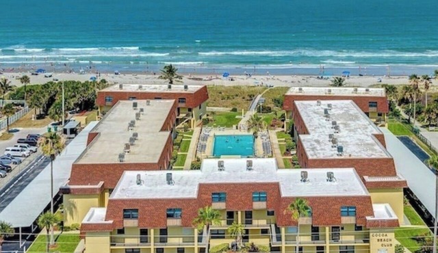 Upscale Unit with 2 King Beds-One Level-Pool Front- Steps to Beach & Pier!
