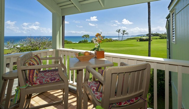 Upstairs Corner Unit with Great Ocean Views! Close to Beaches/Golfing/Shops