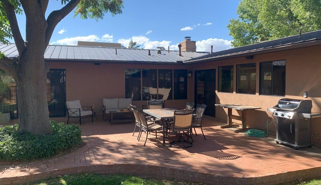 Uptown Home with Fabulous Views & Hot Tub. Walk to Trails & Restaurants