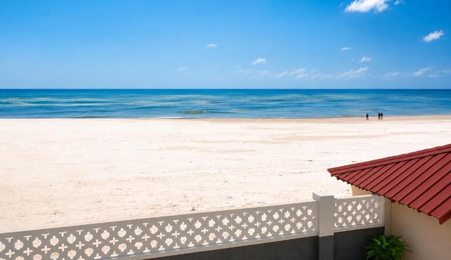 Uroa Beachfront Apt Direct Sand