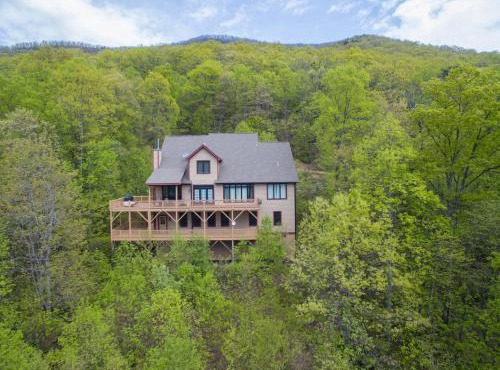 Viewmont Deck, Fire Pit & Breathtaking Mountain Views!