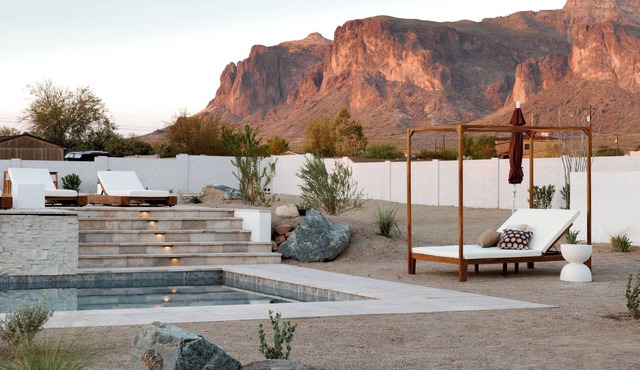 Views - Pool - Resort Backyard - Pickleball - Hot Tub for 10 - Golf - Game Room in Apache Junction