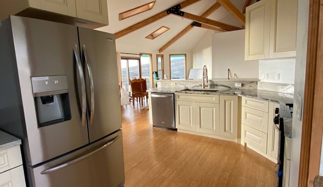 Waimea/Kawaihae dry side with breathtaking ocean view and sunset.