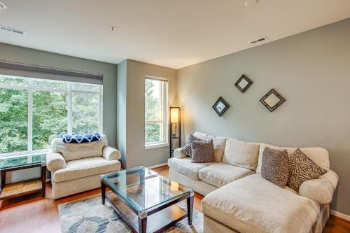 Walk to Local Shops & Eats! Quaint Issaquah Home