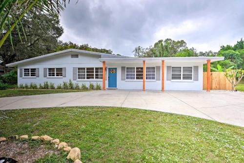 Walk to Restaurants: Sarasota Home w/Lanai!