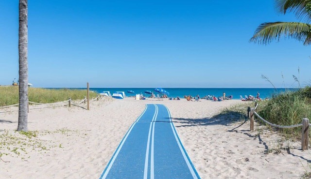 Walk To The Beach In Our Home W/Spa & Billiards!