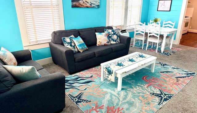 Walking distance to the Beach! 2 kitchens! Ground floor access!