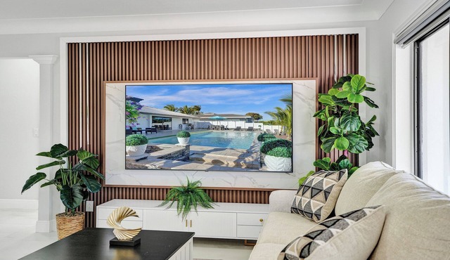 Waterfront Escape w Pool, Dockside Lounge & Games