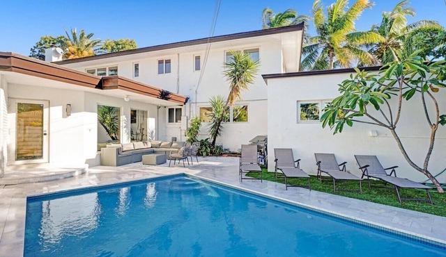 Waterfront Fun! 6BR Pool Beach 5 Min