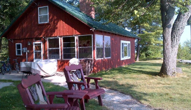 Waterfront Swedish-style Log Cabin on Sand Bay, Door County - Moonlight Magic