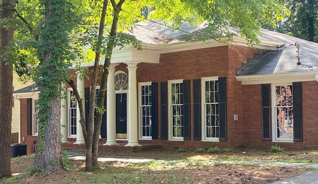 Welcoming 4-bedroom house in vibrant Buckhead Atlanta