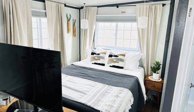 Welcoming, Friendly Studio BoxHouse in Pecos: Queen bed with Full bed