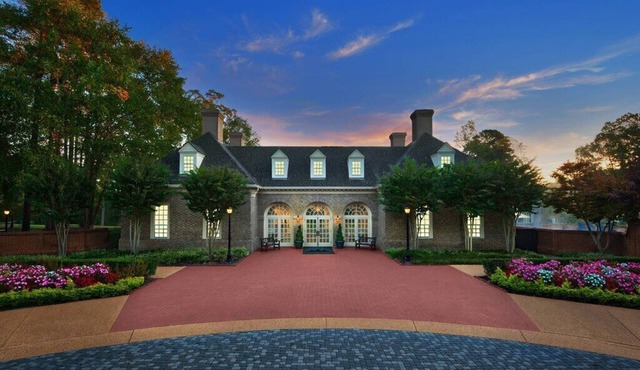 Williamsburg | Couples History Weekend | Pool + Golf
