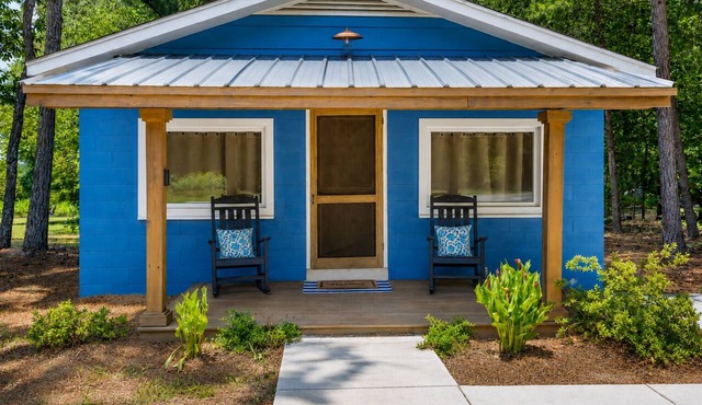 Work, Relax, Play...Large Studio Cottage with Kitchenette, Full Bath, and Office