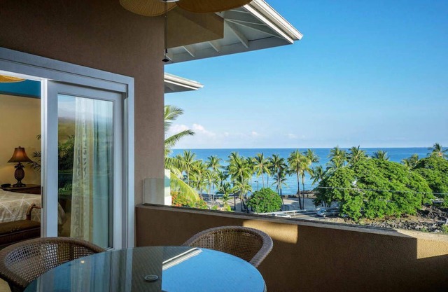 1 BR/2 BA Kona Coast Oceanfront Villa w/ Private Lanai, Walk to Beach