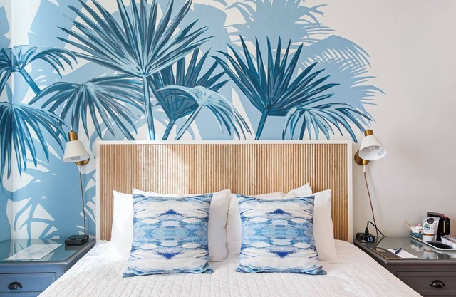 302 Rosemary Beach Inn - Includes Beach Chairs & Complimentary Breakfast + Access to 4 Pools